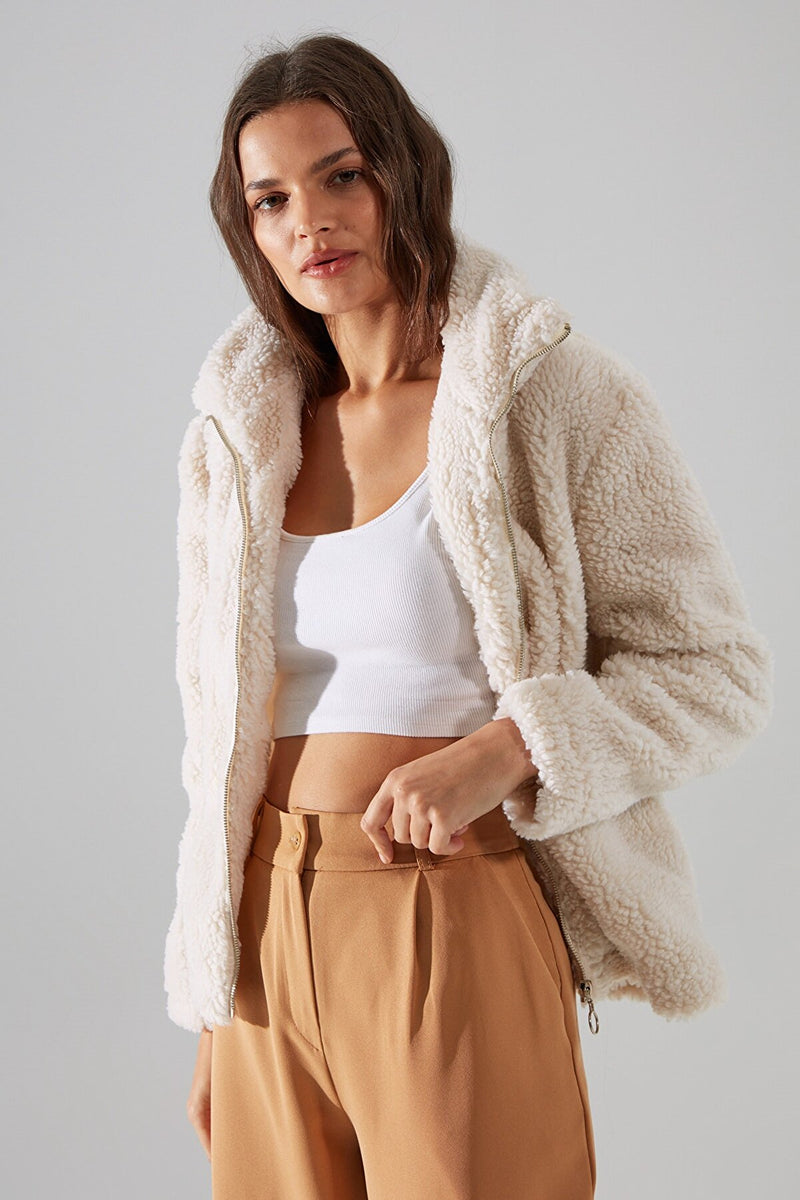 Ecru Collar Fur Coat