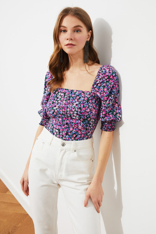 Floral Patterned Square Neck Crop Top